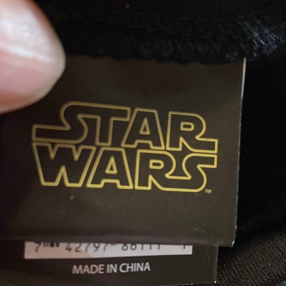 New Star Wars size L. Physically, I am here mentally I’m in a galaxy far away - Picture 12 of 12